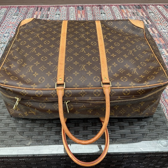 Authentic Louis Vuitton sirius suitcase - Picture 1 of 7